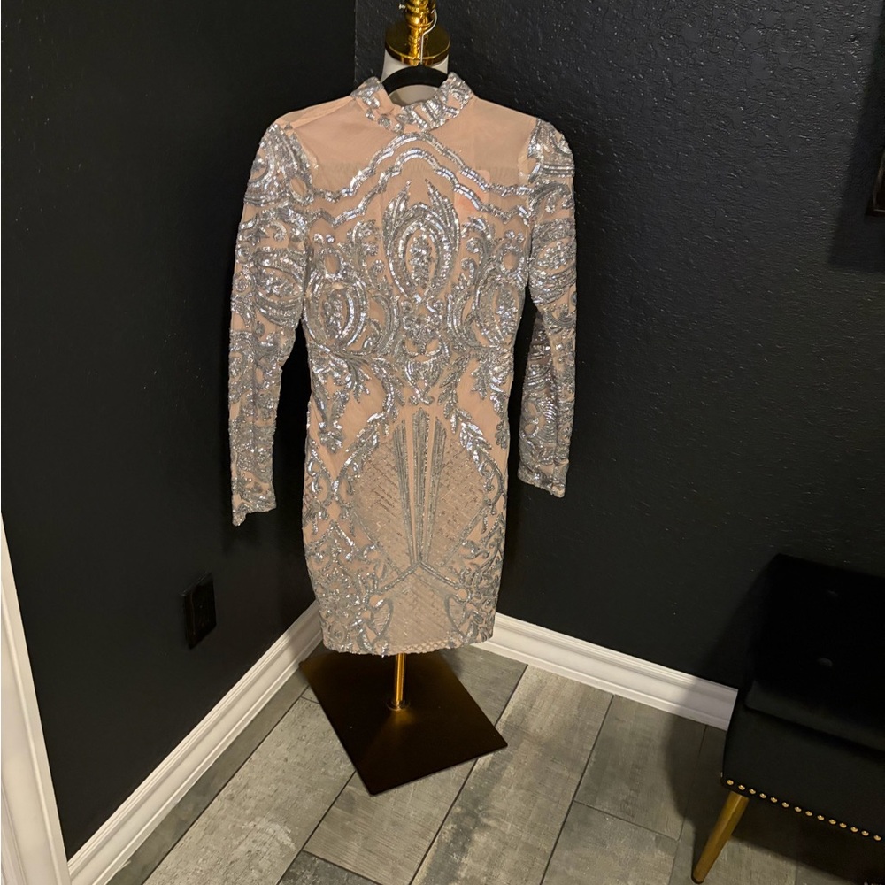 L'ATISTE Elegant Silver and Cream Long Sleeve Dress